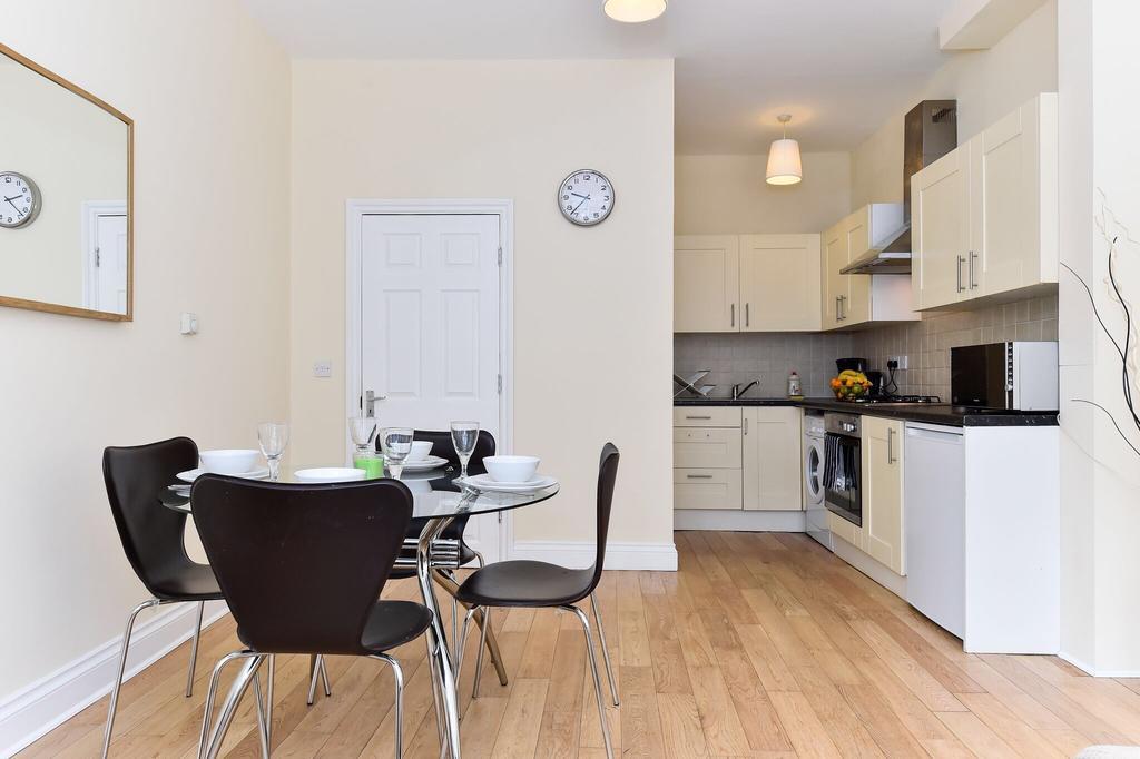 225-227 Royal College Street Appartement